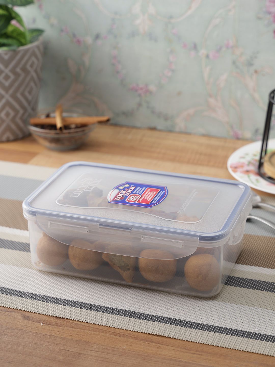 Locknlock Classics Large Flat Rectangular Food Container With Leak Proof Locking Lid | LSN-837956